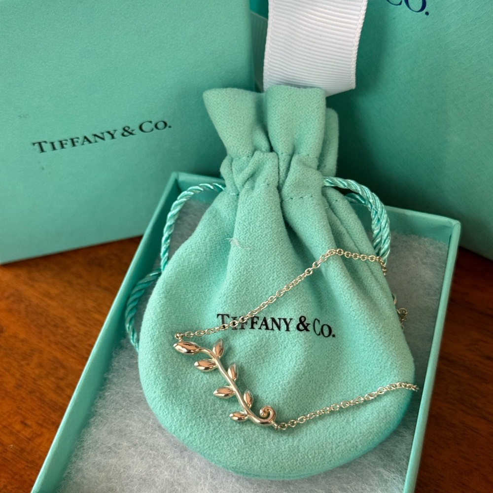 Tiffany & Co. Sterling Silver Leaf Bracelet - Tiffany Blue Pouch